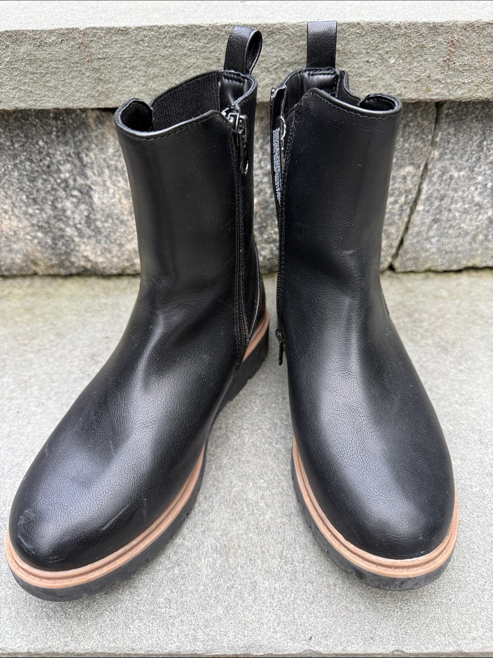Girls art class Black Side-Zip Leather Ankle Boots with Tan Welt size 2